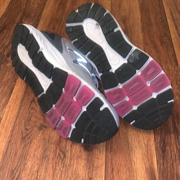 New Balance Shoes size 9 - Picture 8 of 9